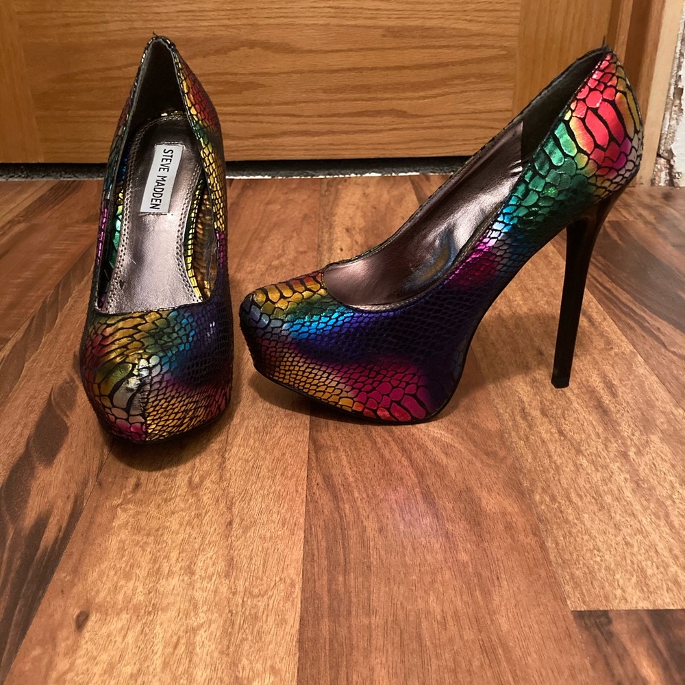 Like New!! Rainbow Snake Platform Heels